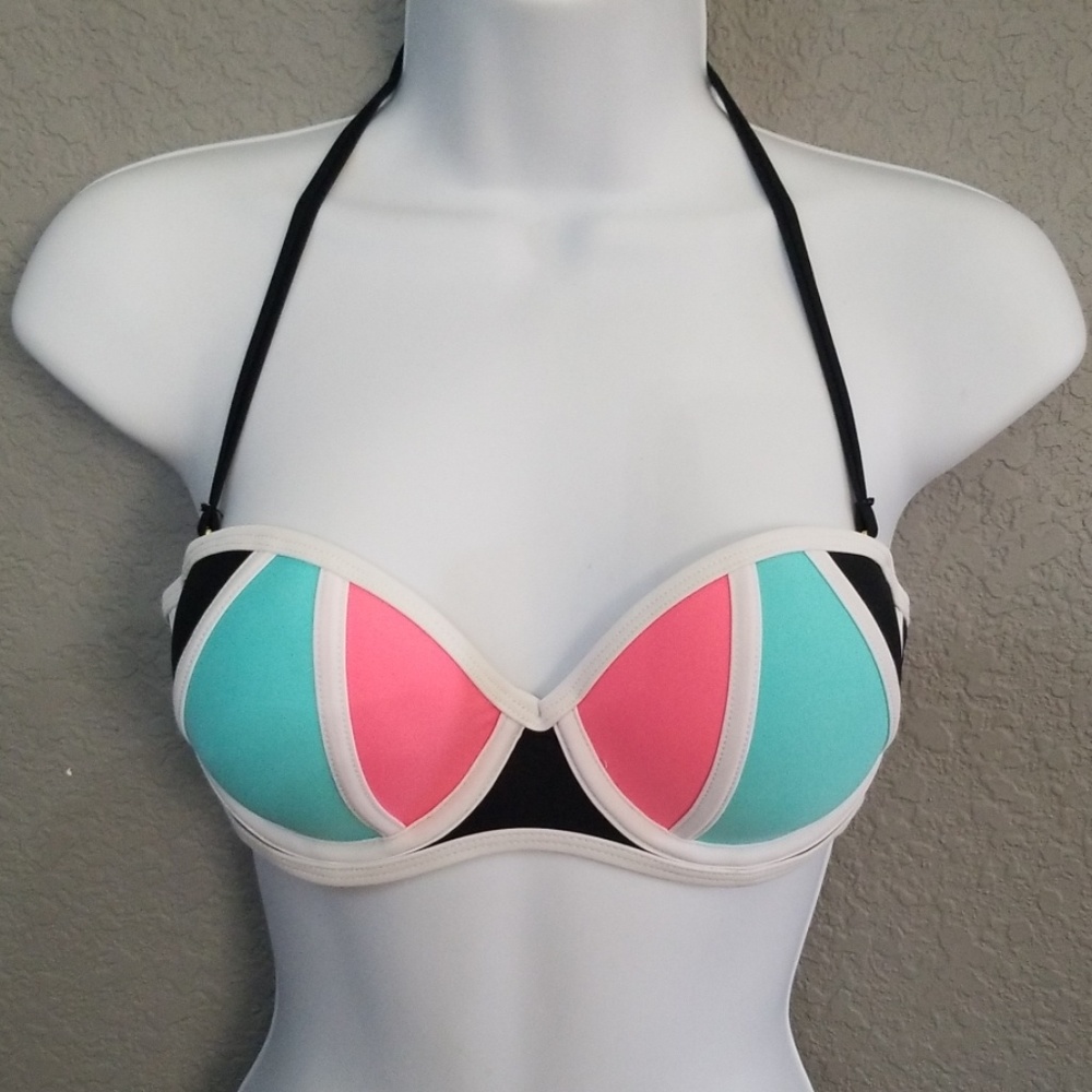 NWOT Beautiful Bikini Top